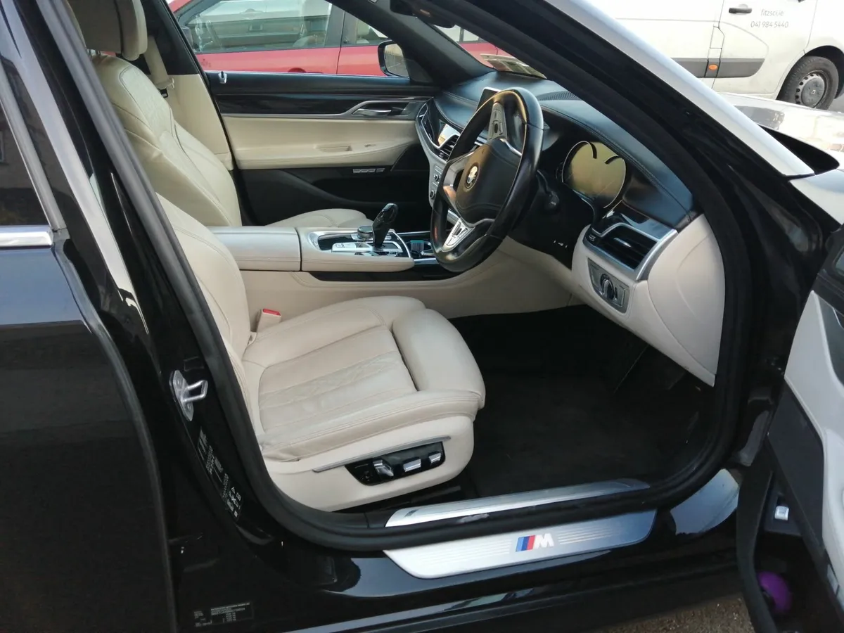 BMW 7-Series 2016 - Image 2