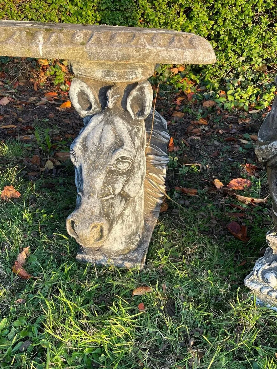 Garden decor concrete pot and statues - Image 4