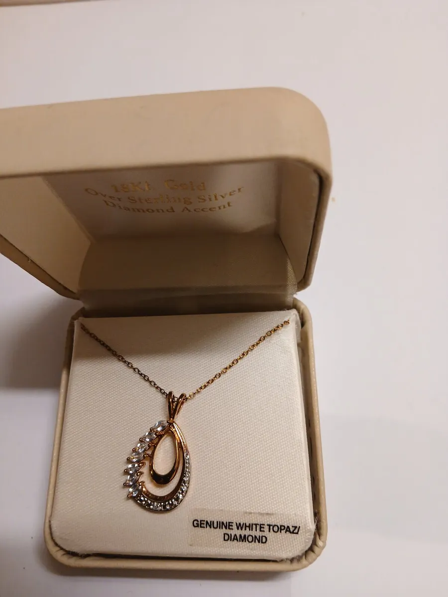 Pendant and chain - Image 2