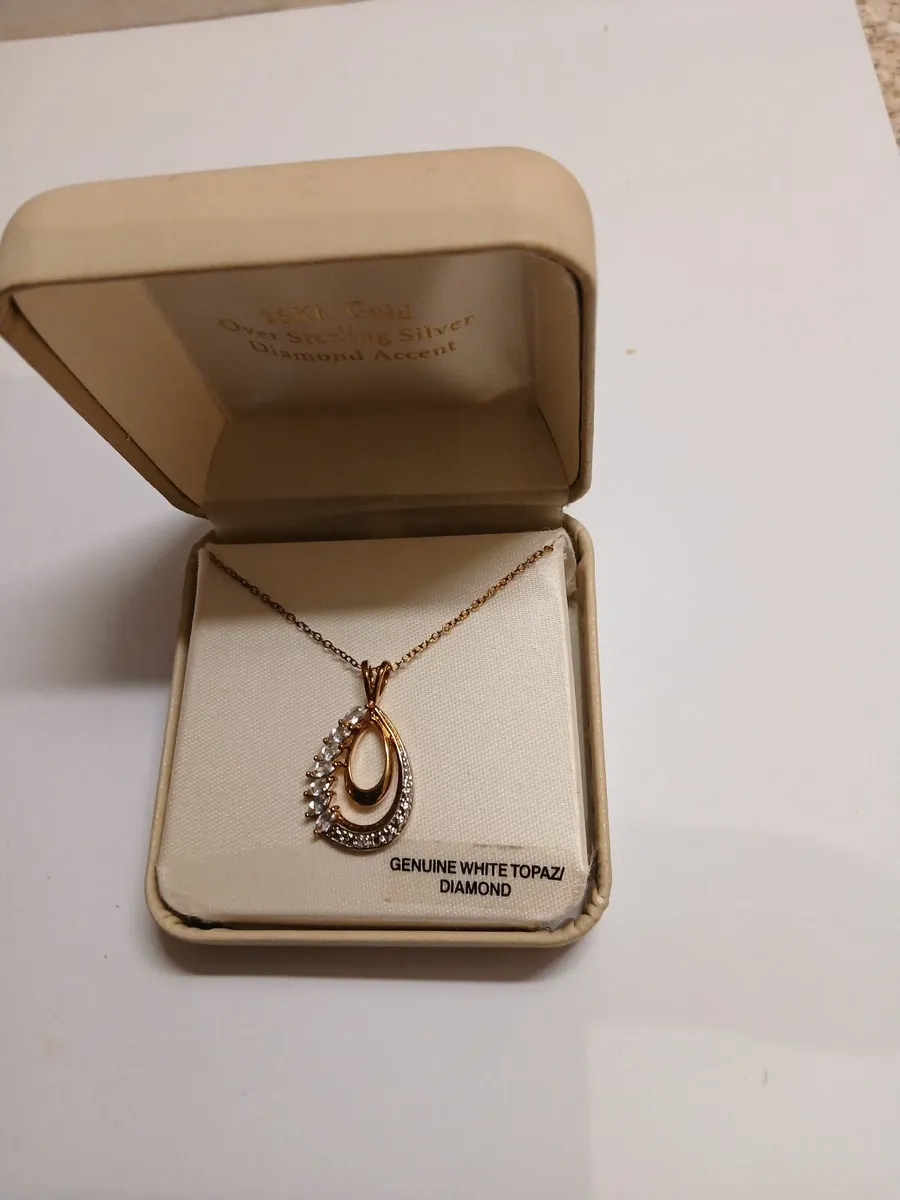 Pendant and chain - Image 4