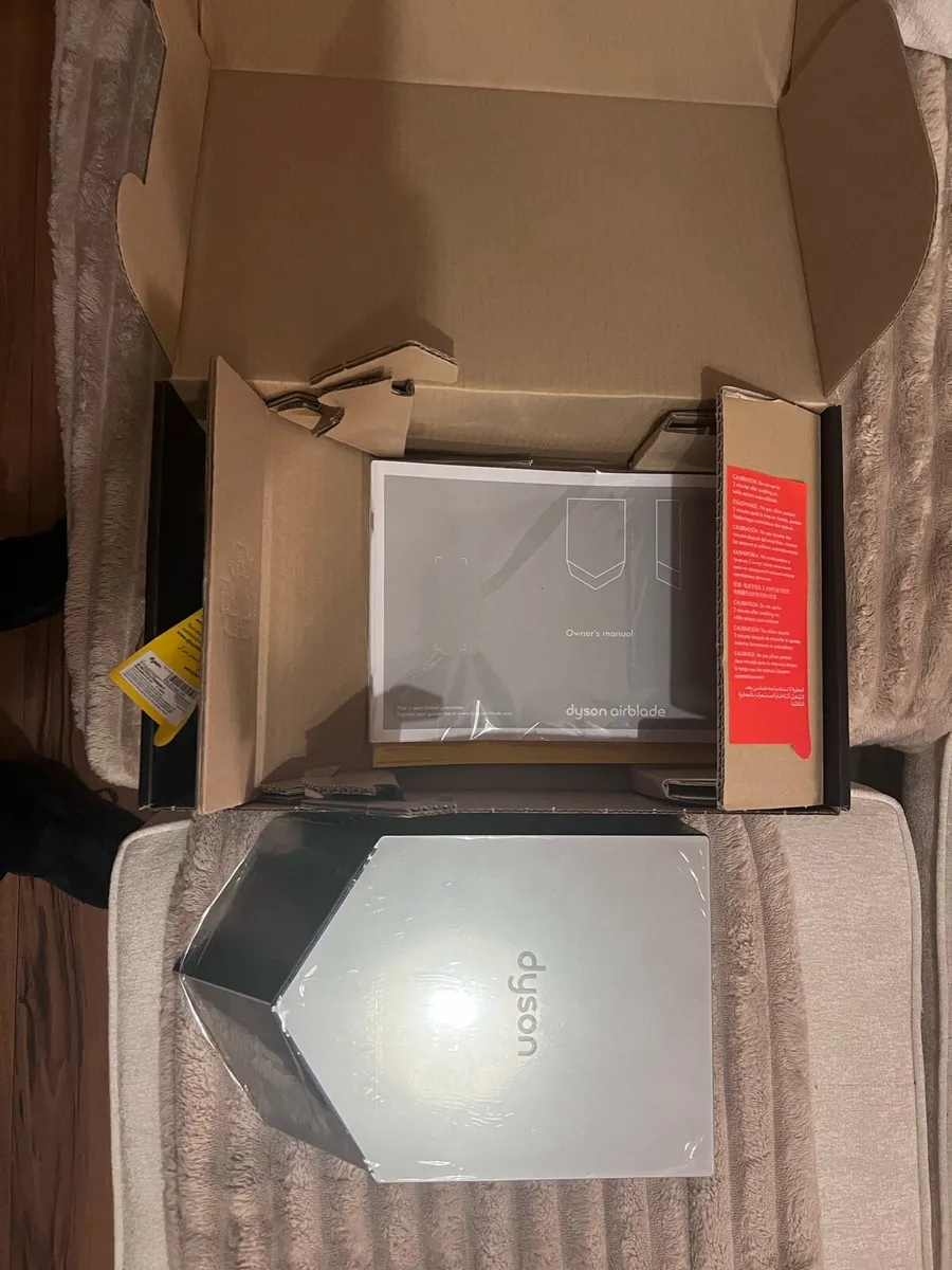 Dyson Airblade Hand Dryer - Image 3