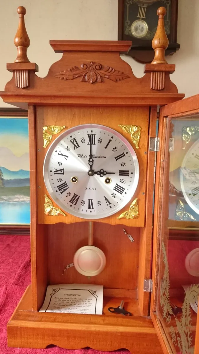 Vintage White Mountain 31 Day Wind Up Wall Clock - Image 2