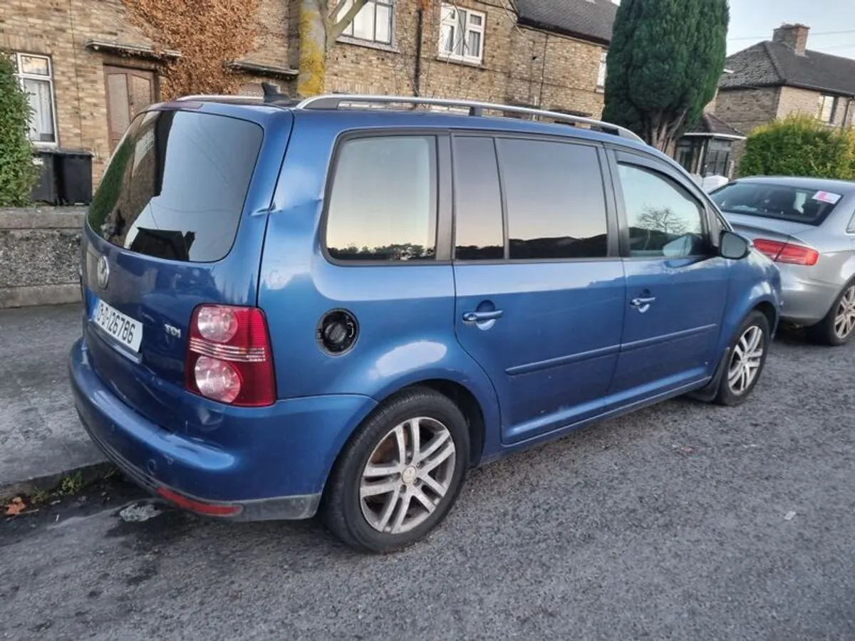 2010 Volkswagen Touran - Image 1