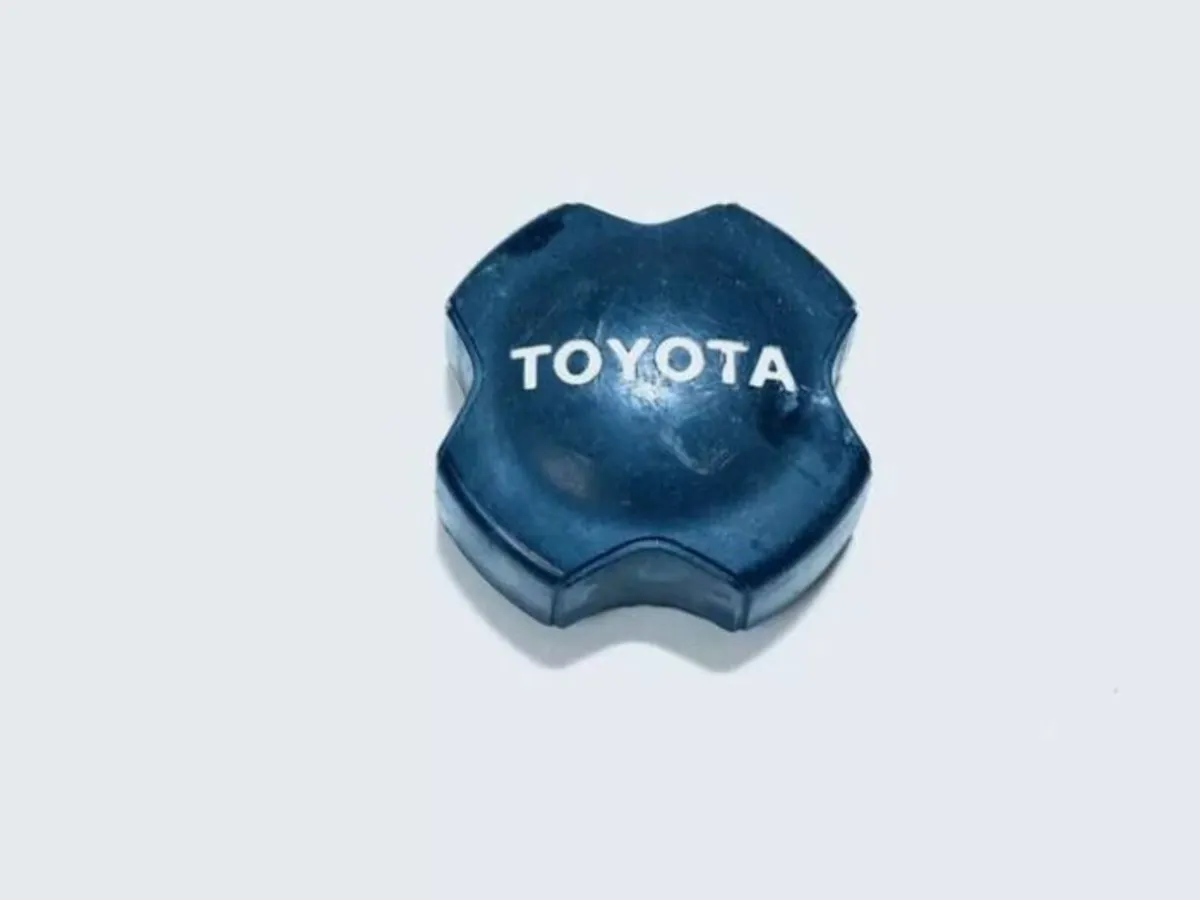 Set of 4 x Genuine Toyota Starlet Steel Wheel Caps - Image 3