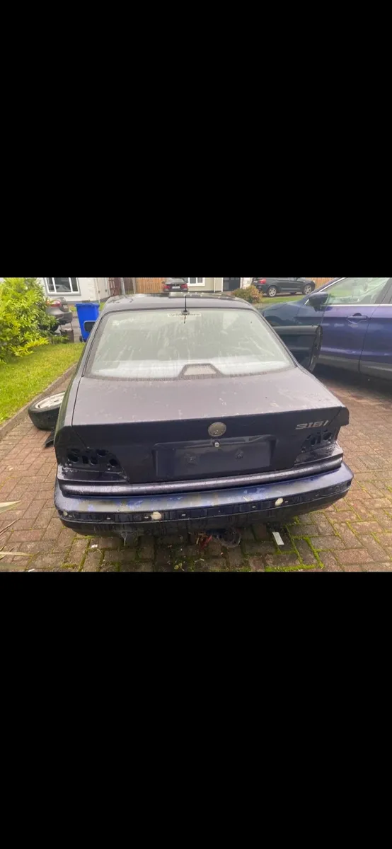 BMW 3-Series 1998 - Image 2