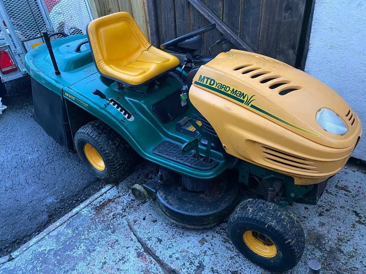 Ride on lawnmower - Image 1