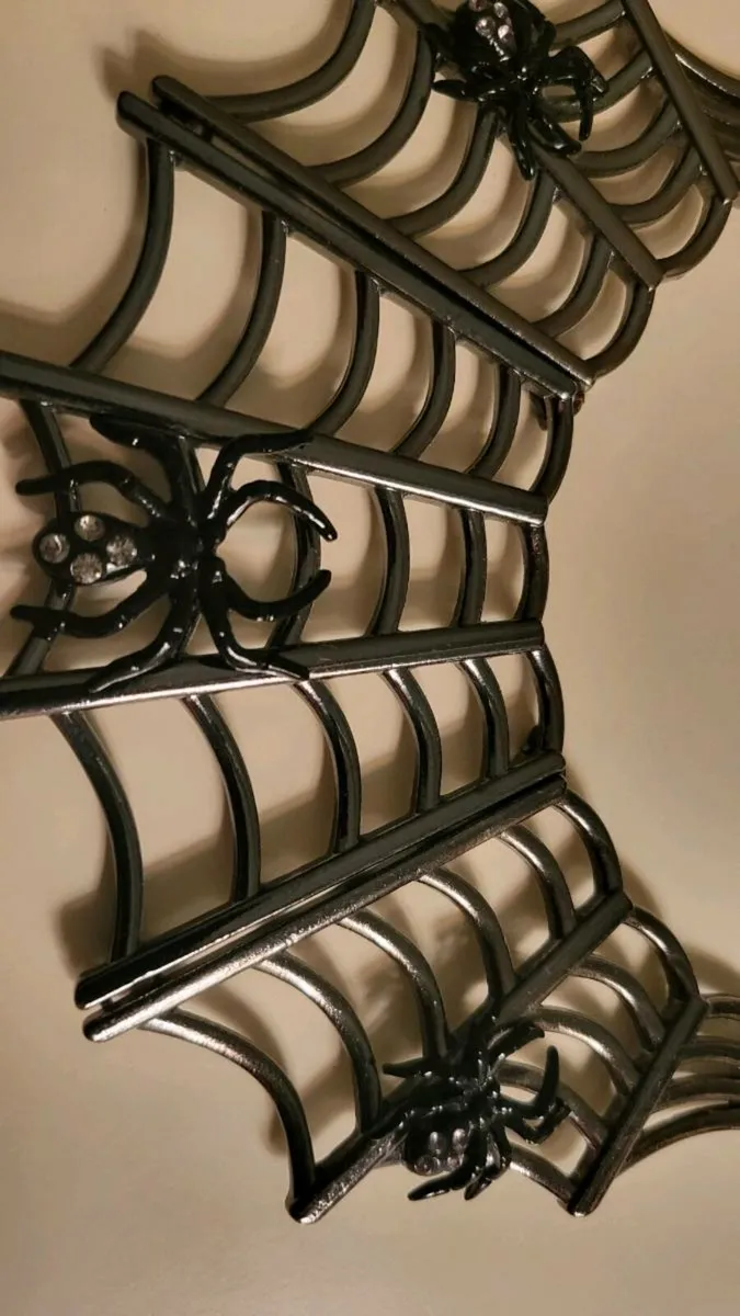 Gothic style Cobweb necklace and earrings set - Image 3