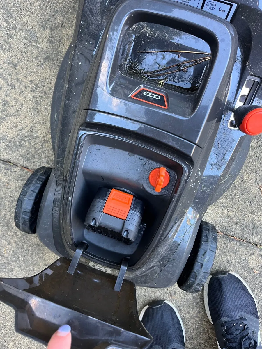 Husqvarna Lawnmower Battery Operated (Like new) - Image 2