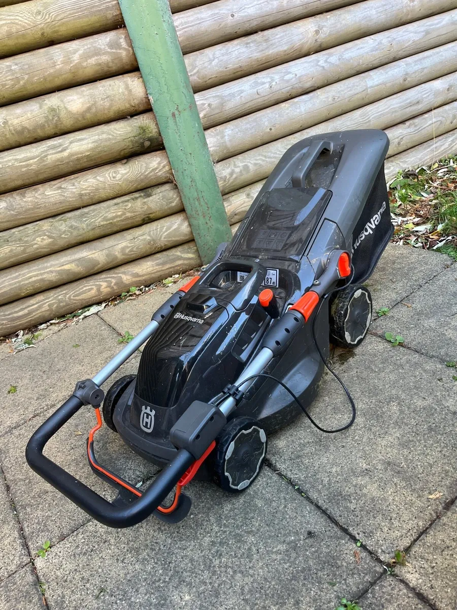 Husqvarna Lawnmower Battery Operated (Like new) - Image 3