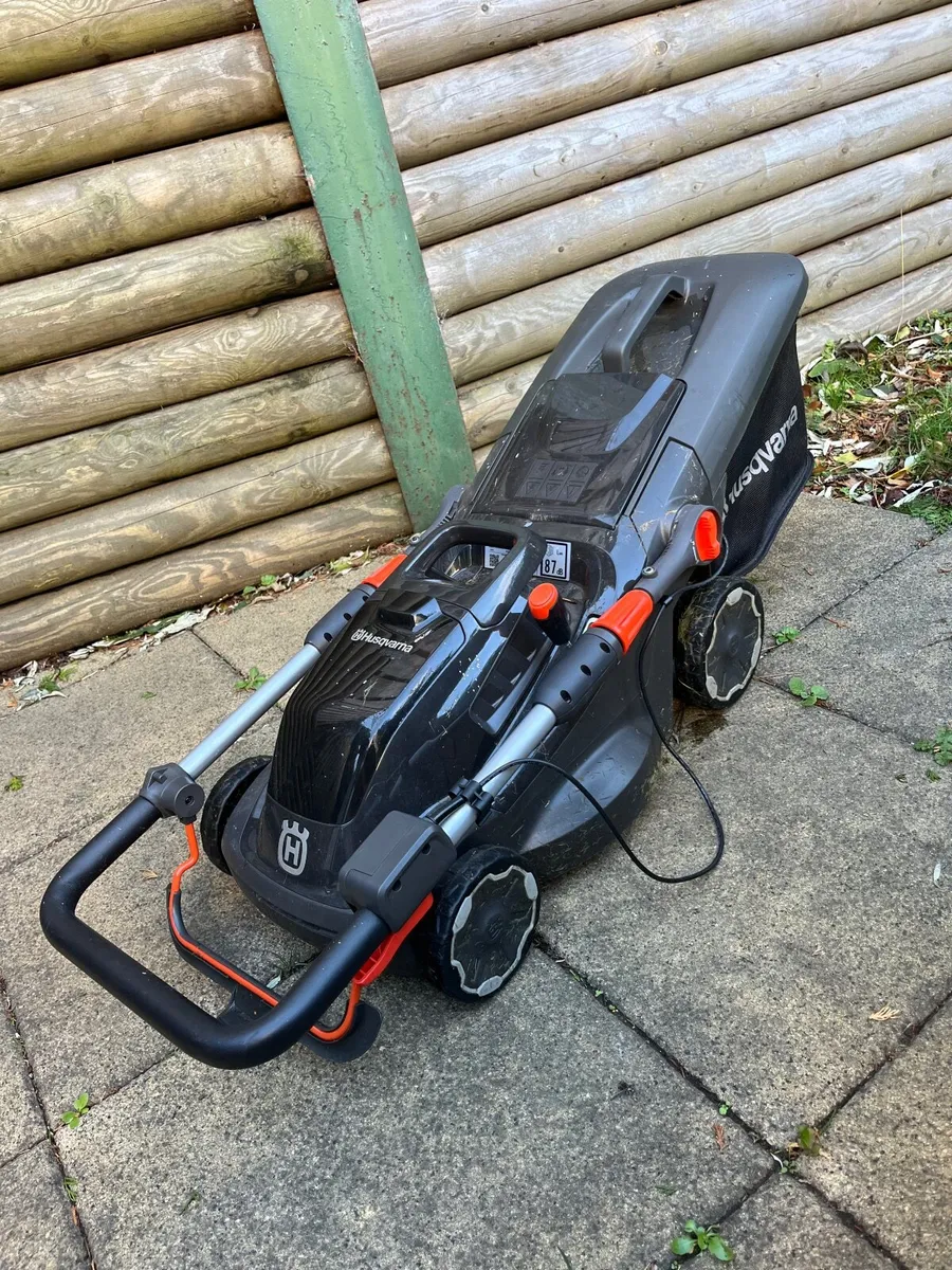 Husqvarna Lawnmower Battery Operated (Like new) - Image 4