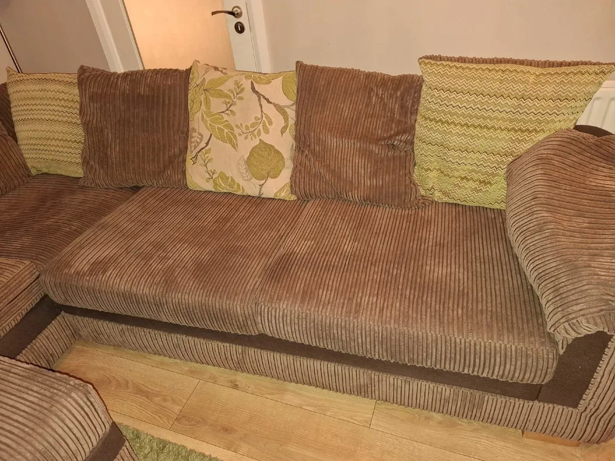 Corner suite and footstool - Image 3