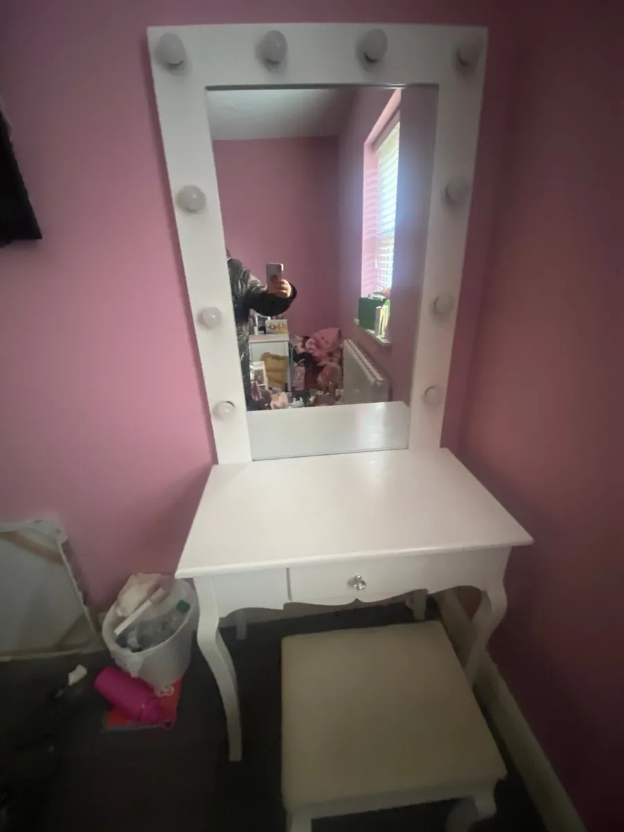 Hollywood Mirror /Dressing Table - Image 3