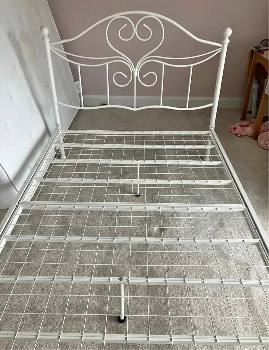 Beautiful 4 Foot Small Double White Metal Bed - Image 2