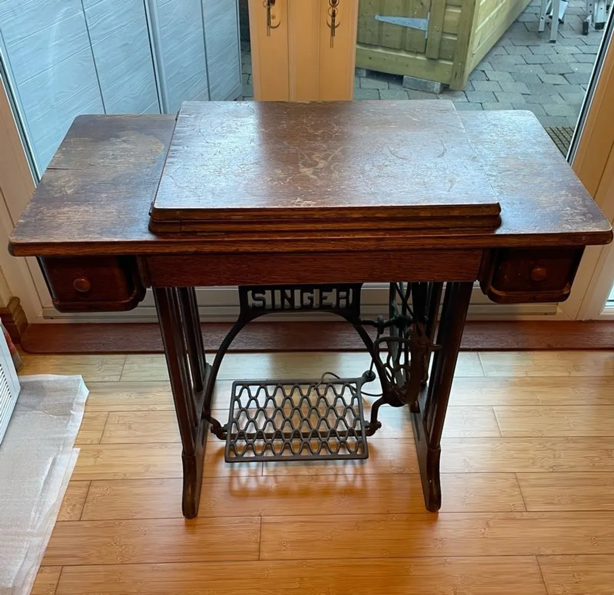 Singer sewing machine - Image 3