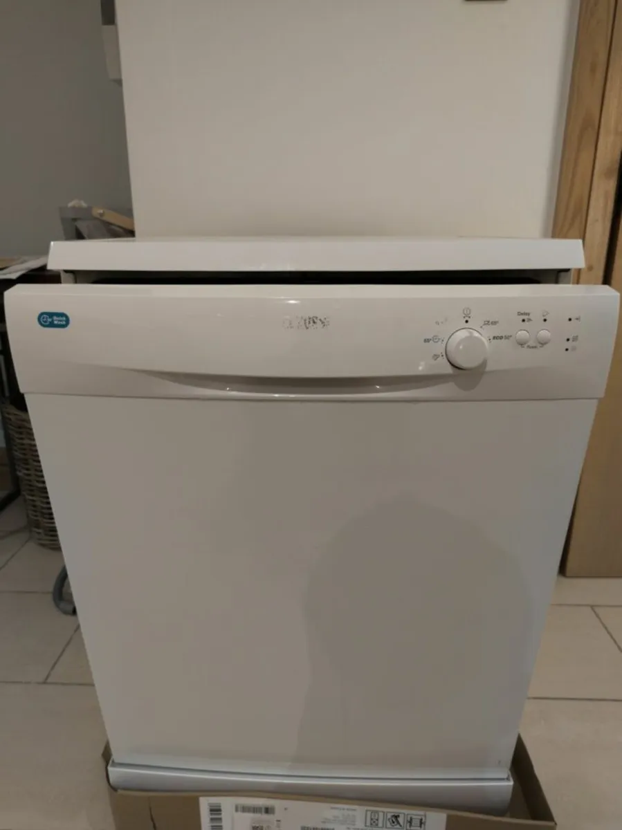 Zanussi ZDF21001WA freestanding dishwasher - Image 2