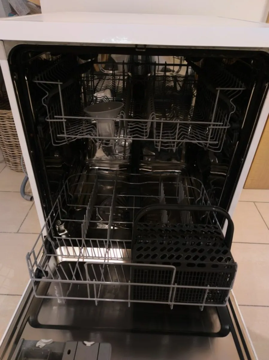 Zanussi ZDF21001WA freestanding dishwasher - Image 3