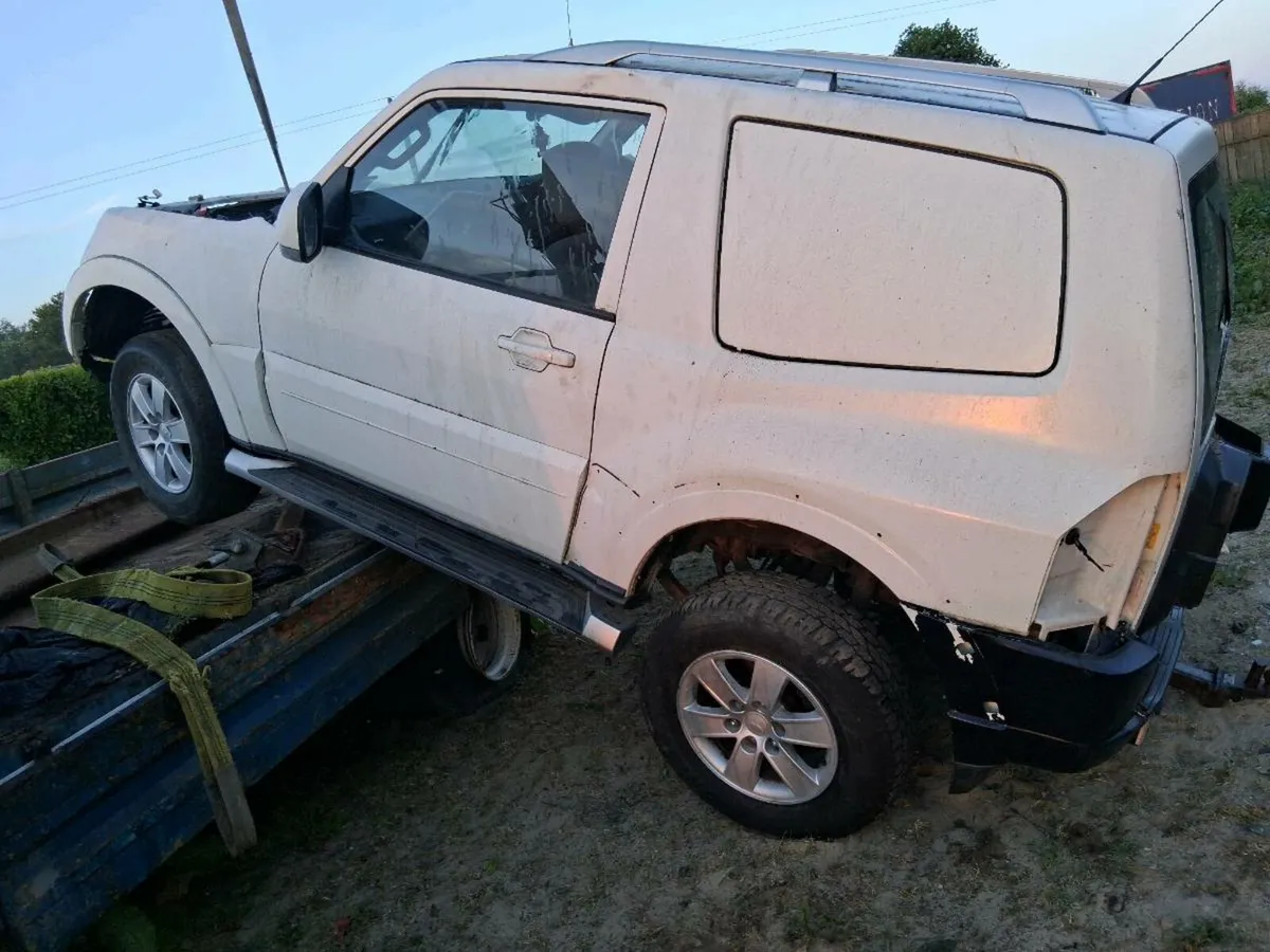 Mitsubishis for parts 2015 and 2008 - Image 1