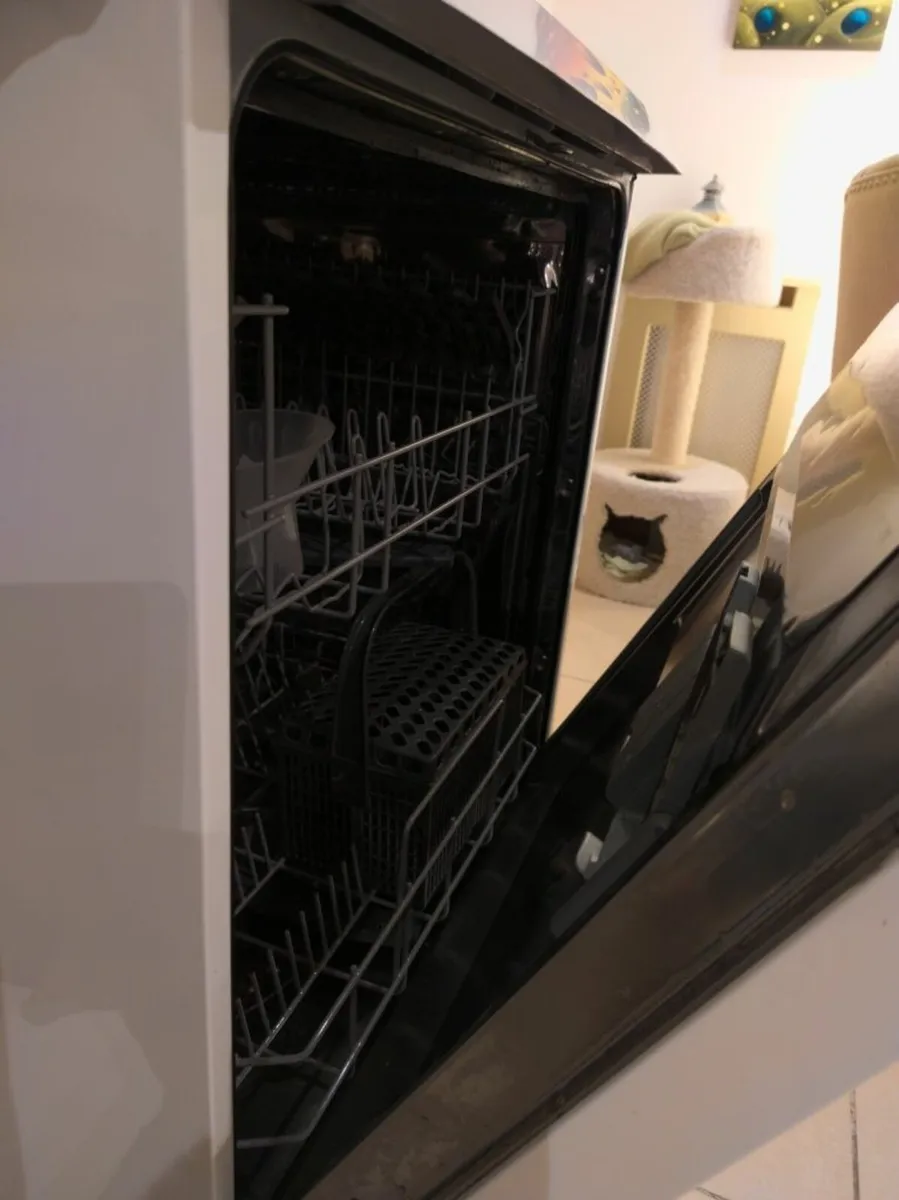 Zanussi ZDF21001WA freestanding dishwasher - Image 4