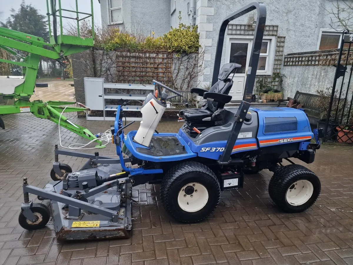 2021 ISEKI SF370 ride on mower lawnmower 800 hrs - Image 2