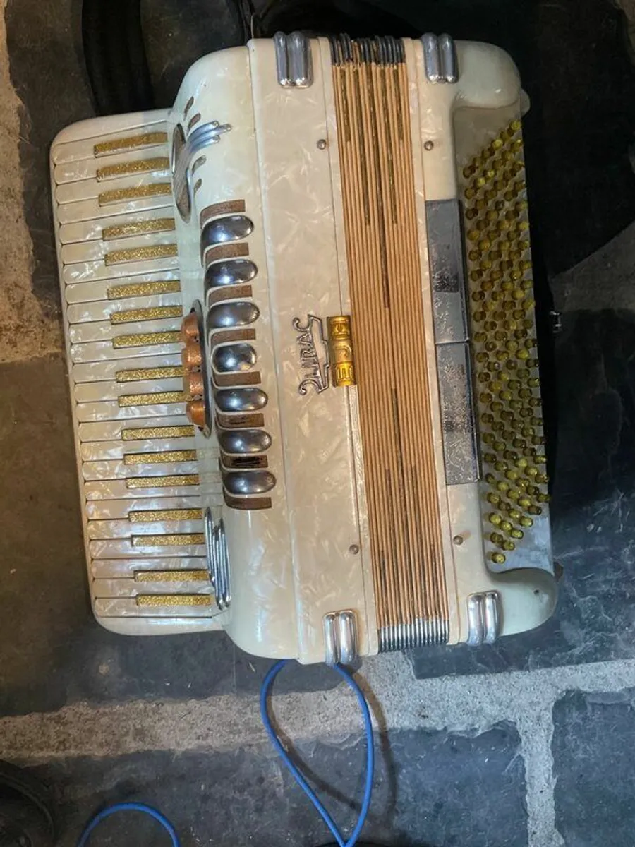 Very rare vintage LIRA 120 bass Piano Accordion - Image 4