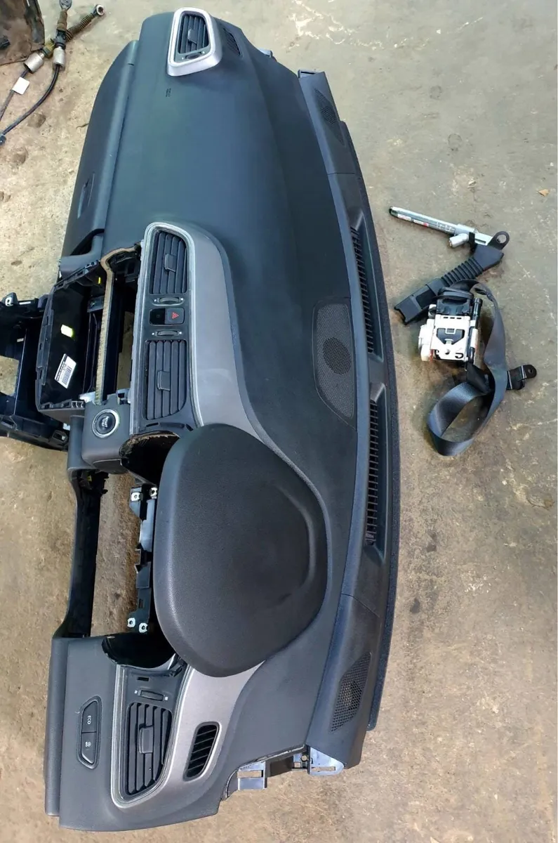 Renault Kadjar Dashboard kit,seat belts ECU - Image 2