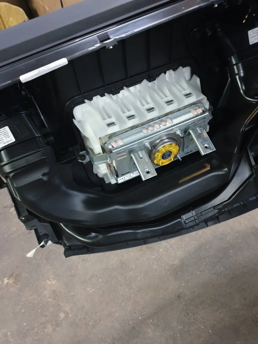 Renault Kadjar Dashboard kit,seat belts ECU - Image 3