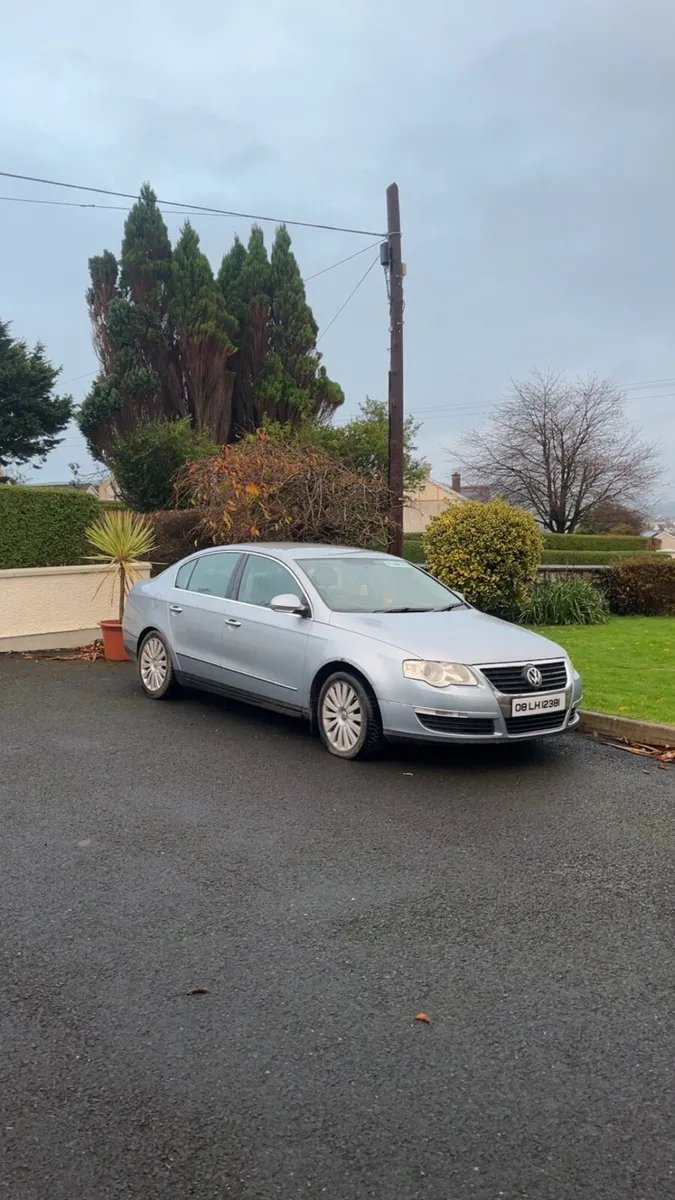 Volkswagen Passat - Image 1