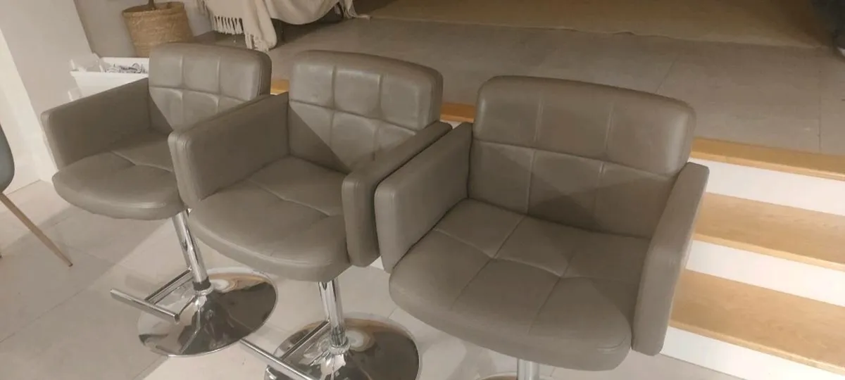 Kitchen bar stools - Image 2