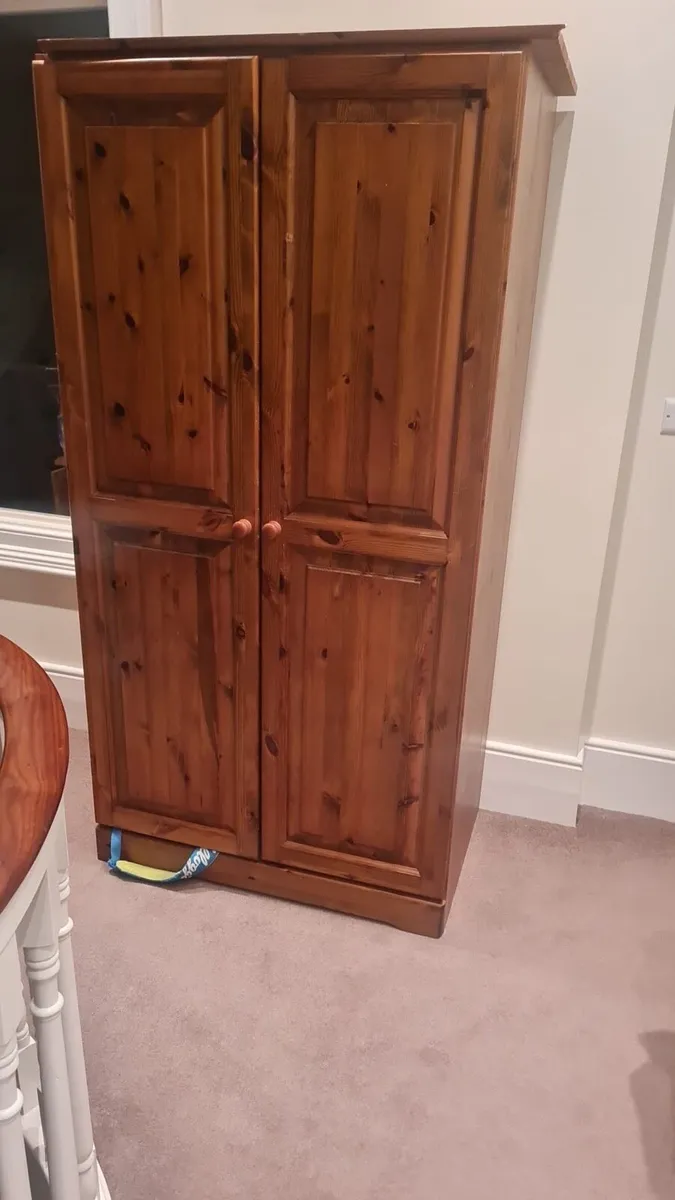 2 door wardrobe - Image 1