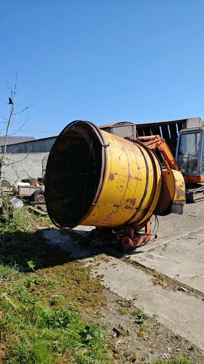 Tomahawk 4040 bale shredder - Image 2