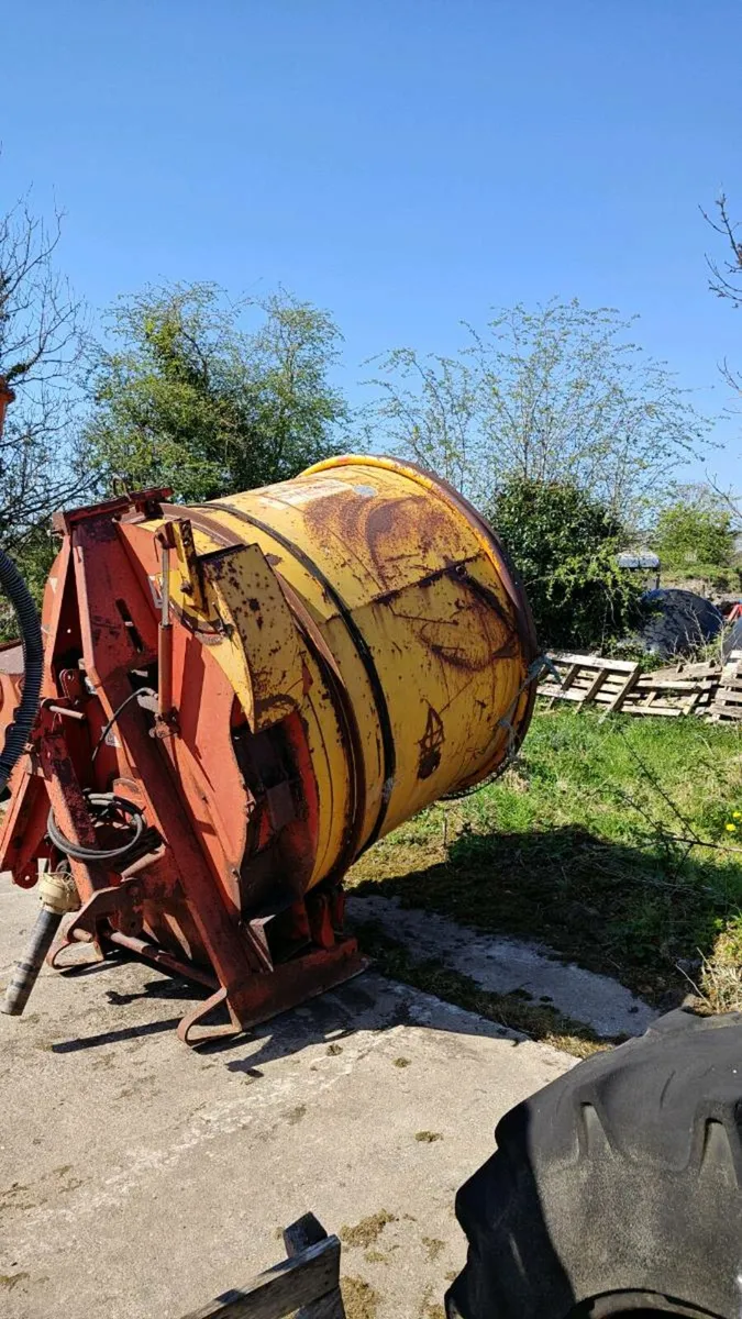 Tomahawk 4040 bale shredder - Image 3