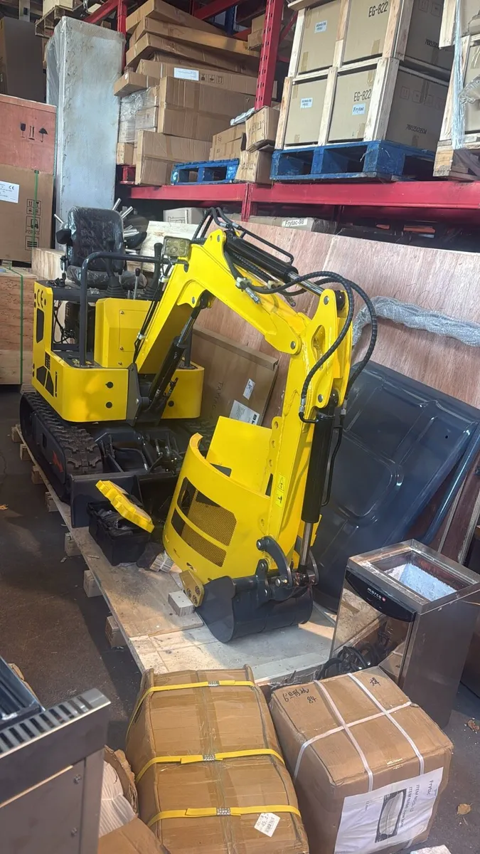 New 1.2 ton  Briggs & Stratton  petrol Mini Digger - Image 3