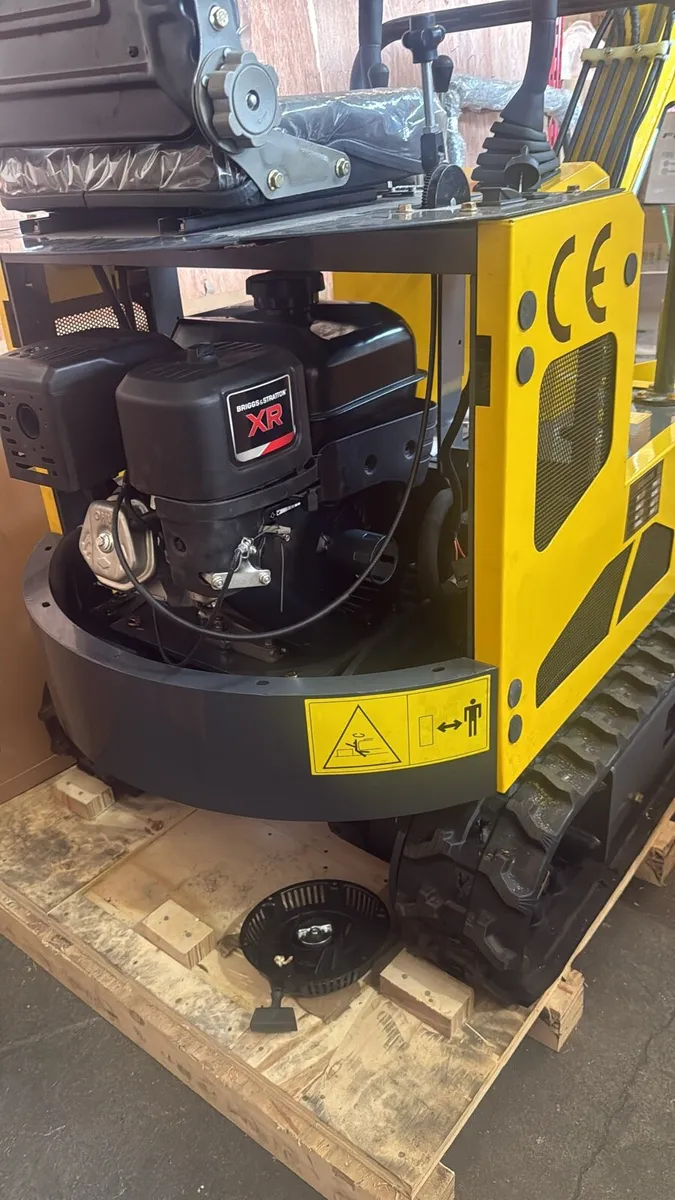 New 1.2 ton  Briggs & Stratton  petrol Mini Digger - Image 4