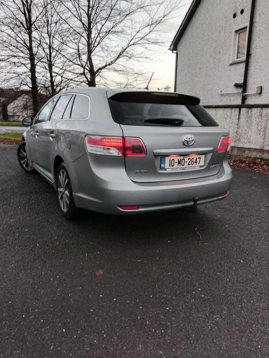 Toyota Avensis Estate - Image 2