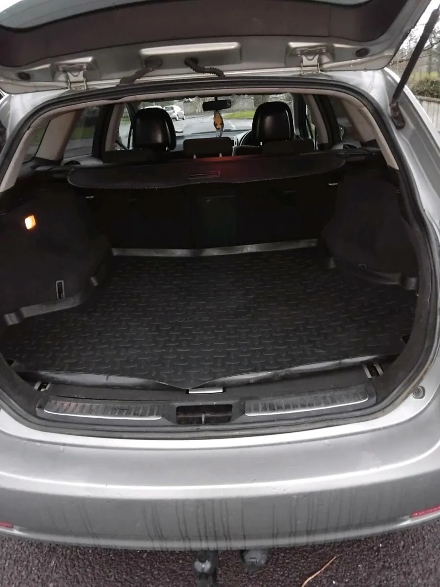 Toyota Avensis Estate - Image 3