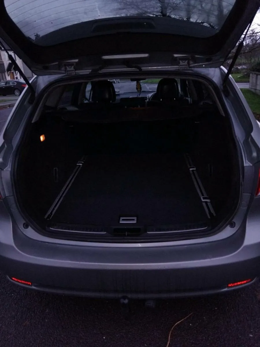 Toyota Avensis Estate - Image 4