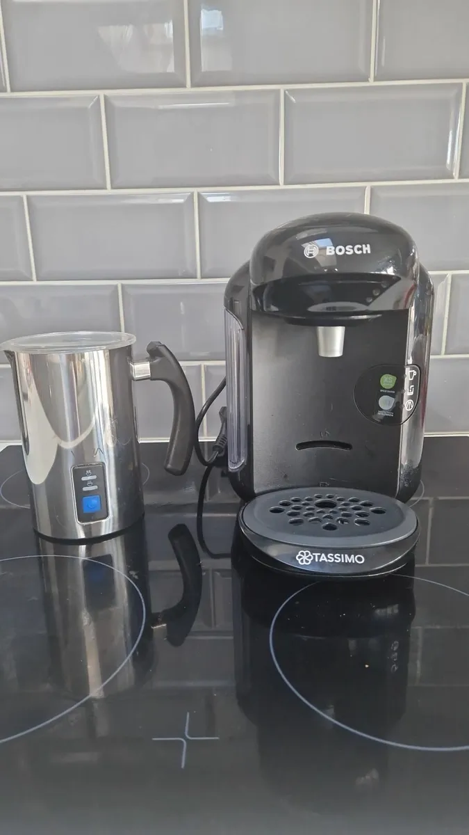Coffee machine and milk frother - Image 1