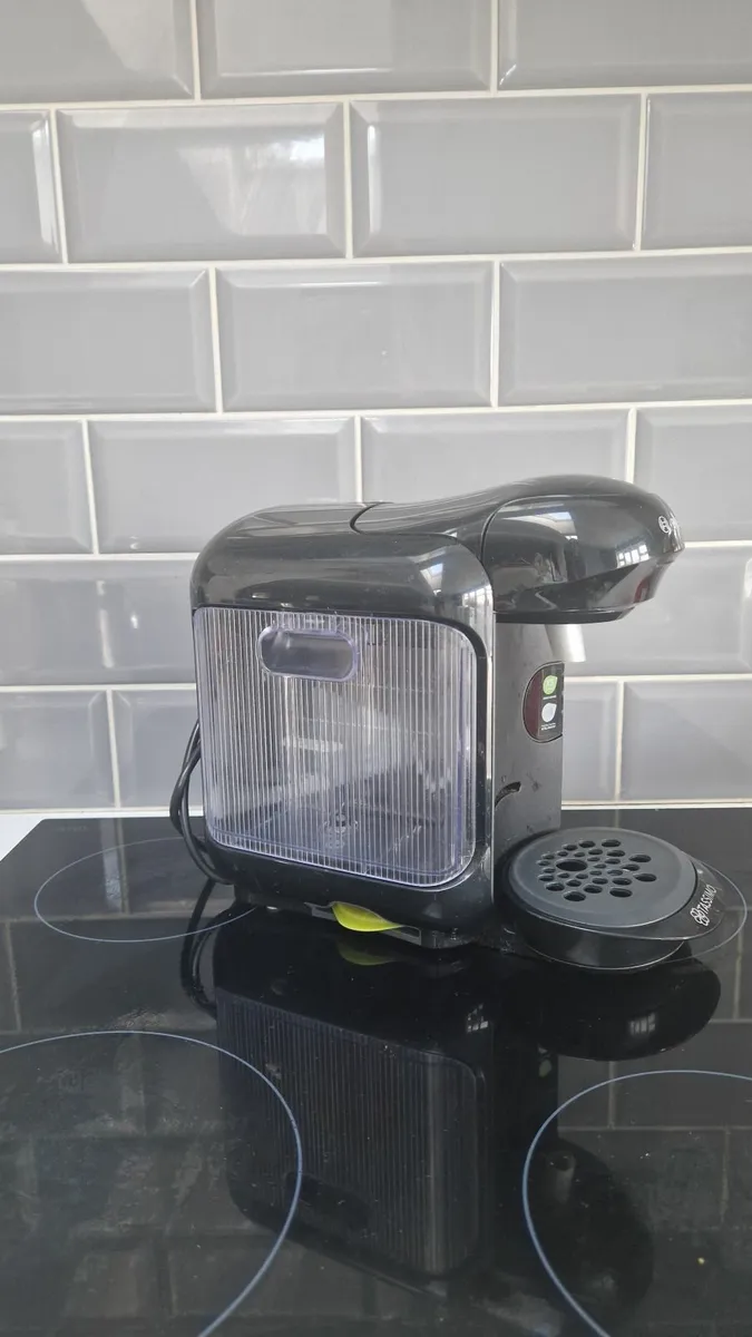 Coffee machine and milk frother - Image 2