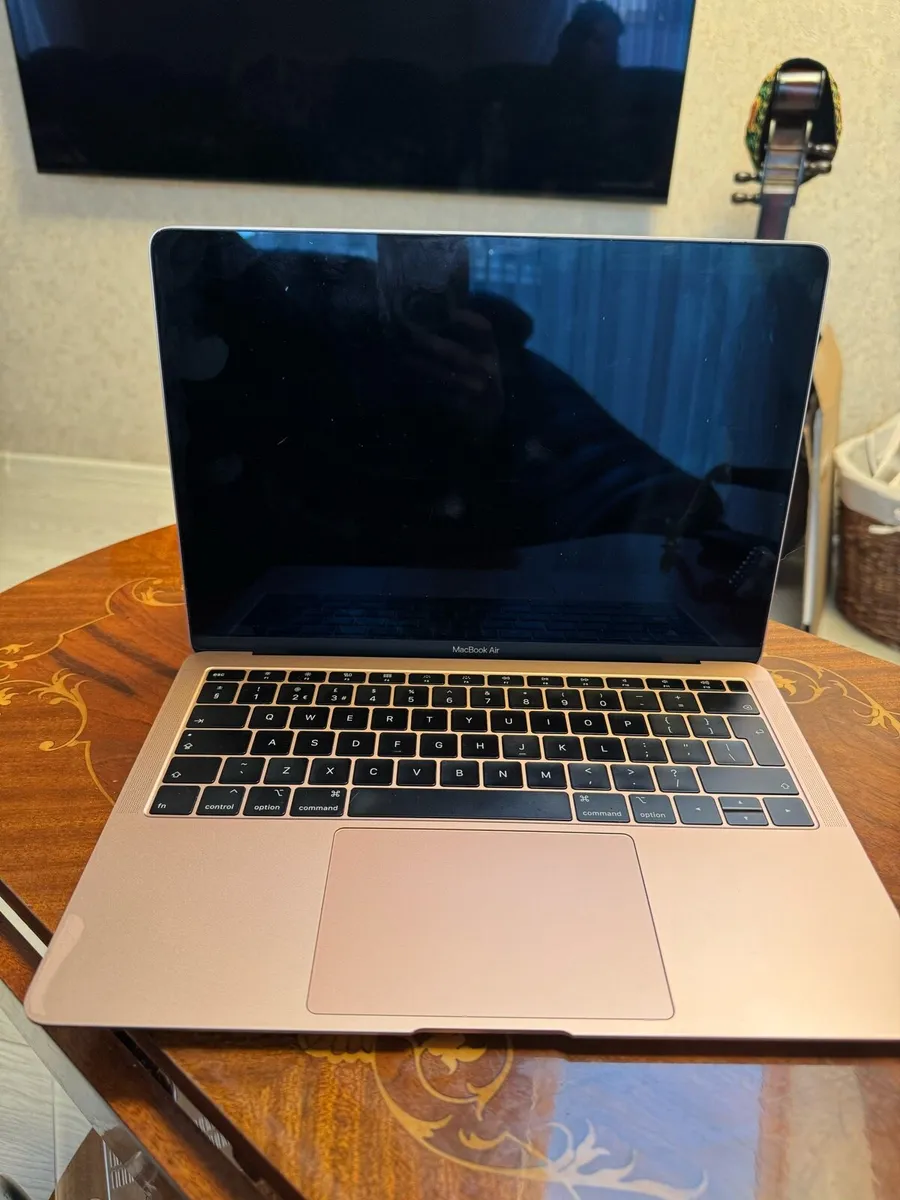 MacBook Air - Image 3
