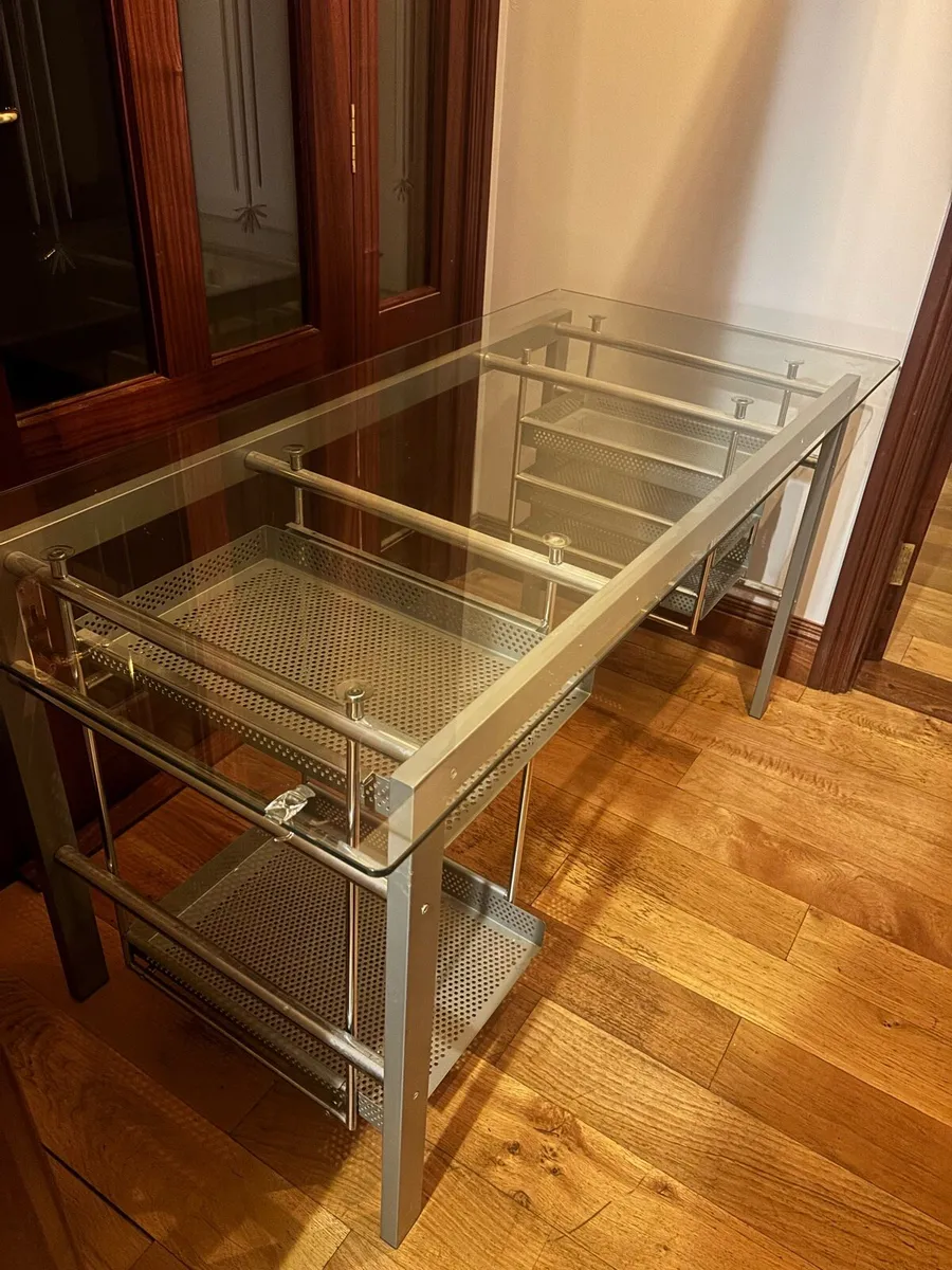 Office table - Image 2