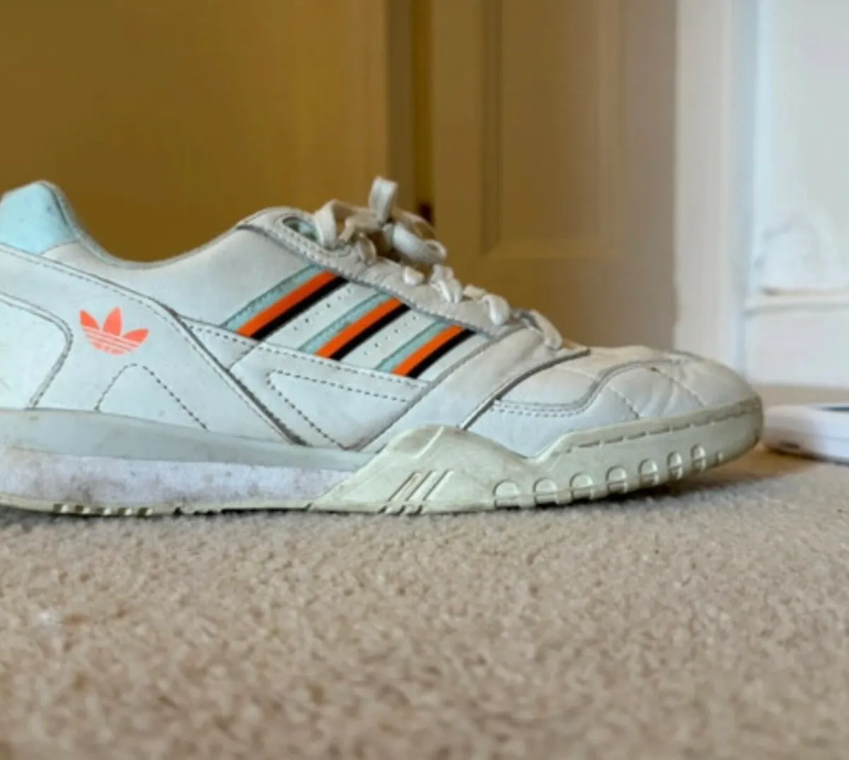 Adidas retro / vintage style - Men’s 8.5 - Image 1