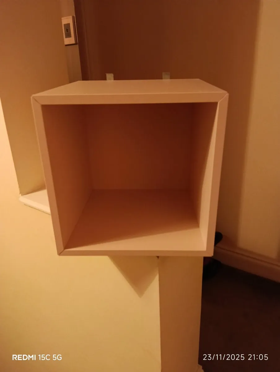 EKET wall-mounted shelving unit- Free - Image 1