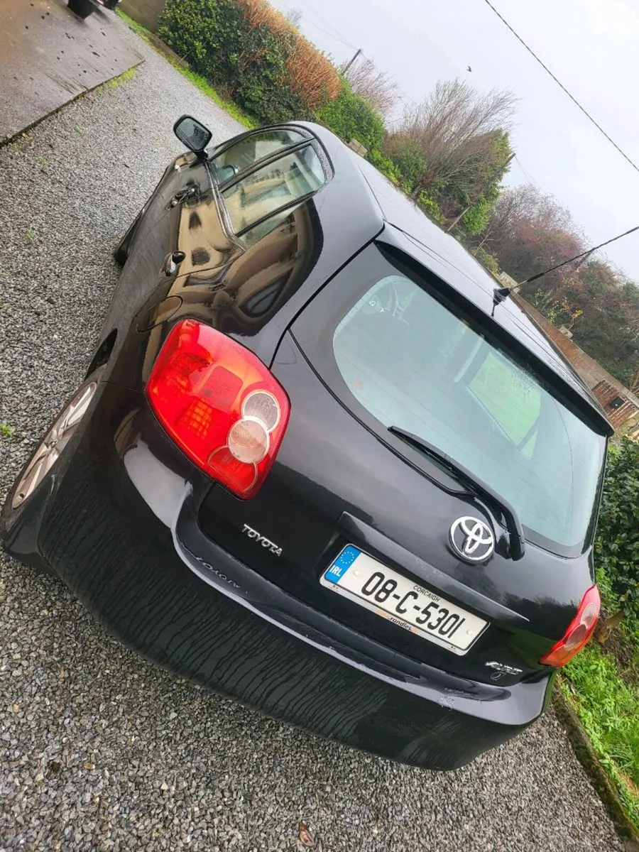 Toyota corolla - Image 3