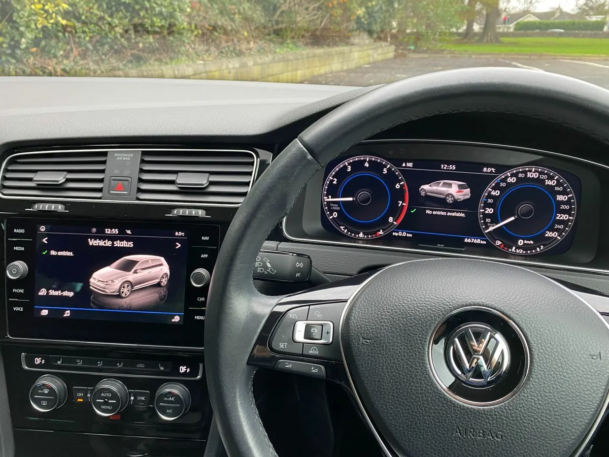 Volkswagen Golf R-Line 2018 - Image 2