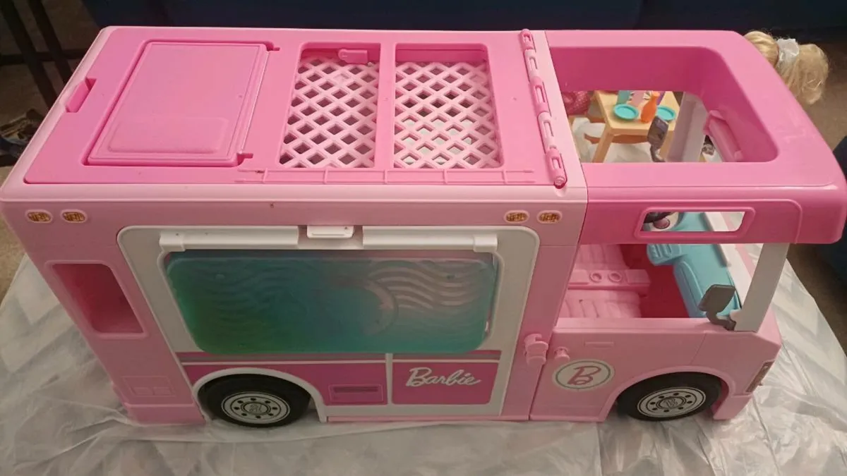BARBIE 3 IN 1 CAMPER VAN and multiple accessories - Image 2