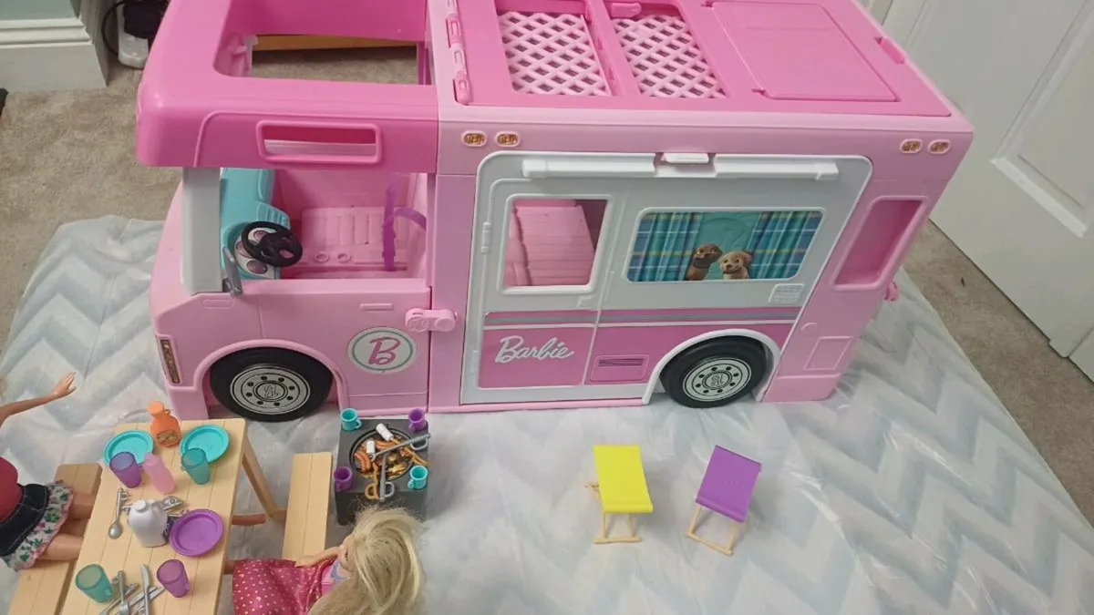 BARBIE 3 IN 1 CAMPER VAN and multiple accessories - Image 3