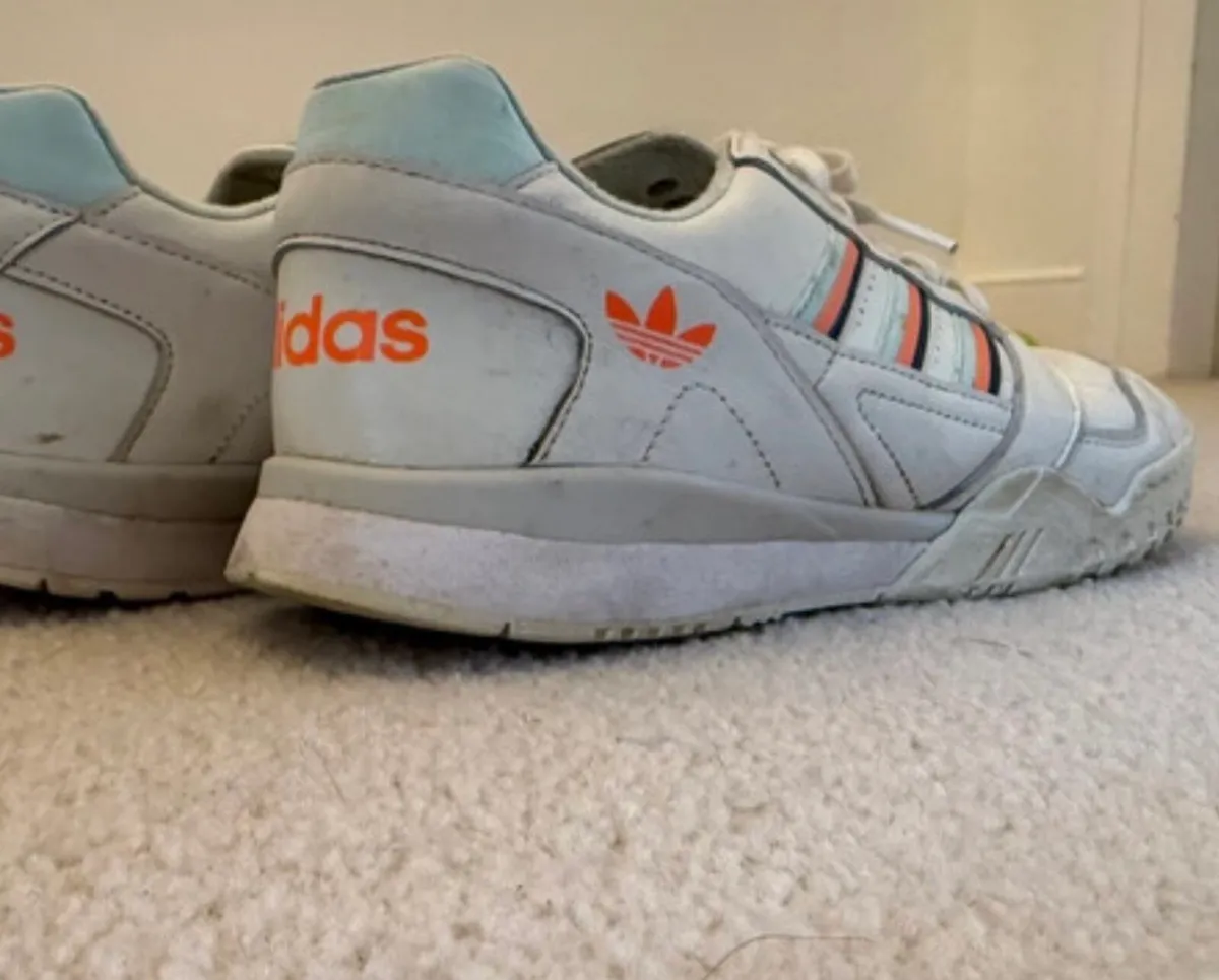 Adidas retro / vintage style - Men’s 8.5 - Image 2