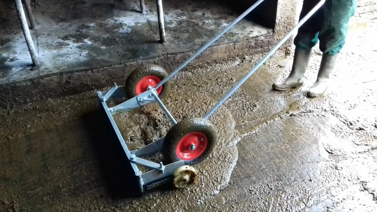 Easy Push Hand Yardscrapers - Image 3