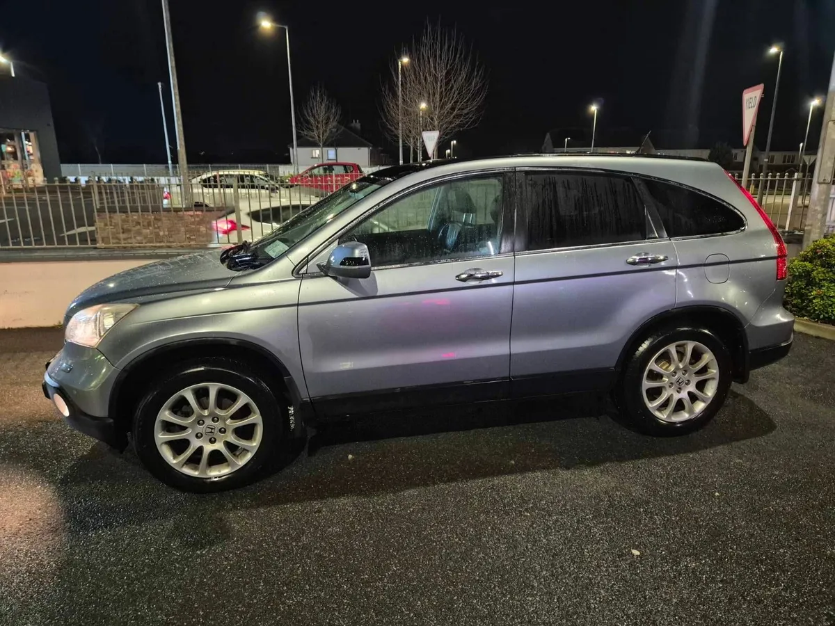 Honda CR-V Petrol Automatic SUV Mint Condition - Image 1