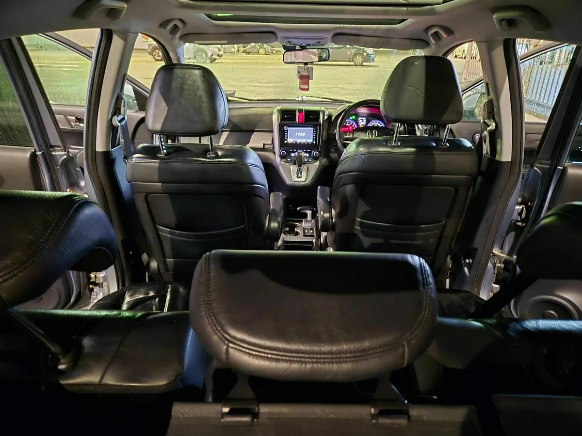 Honda CR-V Petrol Automatic SUV Mint Condition - Image 2